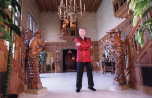 3D6A324100000578-4239528-Hefner_stands_alone_in_the_lobby_of_the_mansion_He_founded_Playb-a-44_1487518482314